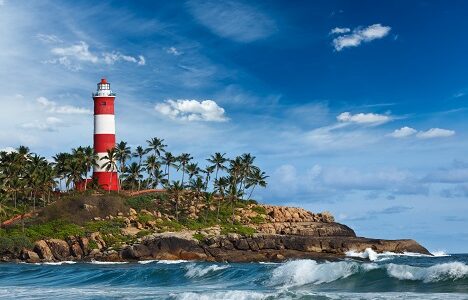 Old,Lighthouse,And,Waves,Of,Sea.,Kovalam,(vizhinjam),Kerala,,India